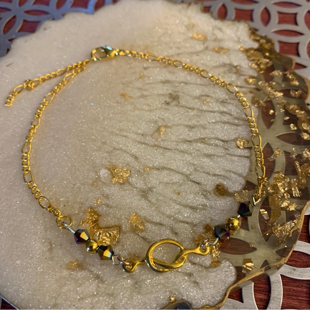 Gold Tone Anklet with Oil Spill Accents Beads